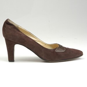 Size 8/9 Vintage 70s Brown Suede High Heel Pumps Decorative Pleated Bow Front Closed Toe Shoes Narrow