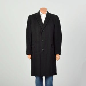 Large Vintage 1960s Classic Black Three Button Overcoat Traditional Versatile Winter Cold Weather Coat Outerwear Mens Soft Pockets Vintage