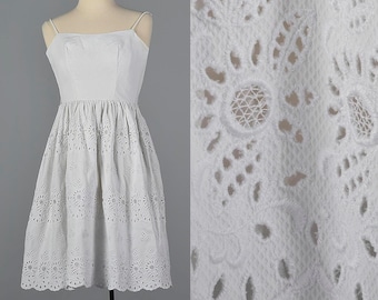 XXS 1950s White Dress Eyelet Wedding Dress Fit and Flare Sleeveless Summer Dress Wasp Waist Hourglass