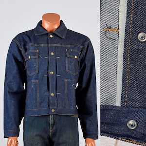 Maat 42 NOS Deadstock Vintage herenjas uit de jaren 70 met selvedge denim en katoenen details, drukknoopsluiting en indigo stiksels.
