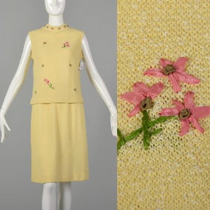 Conjunto de punto amarillo de los años 60, top sin mangas, falda con detalle floral rosa, conjunto de primavera