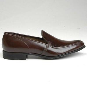NOS Deadstock Mens Vintage Brown Leather Slip On Loafer Shoes Sleek Slim Pointed Toe 7