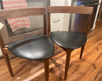 Roundette chair 3 legs (SET OF 2) Vintage from 60's