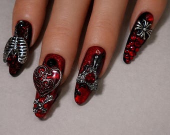 Gotico Y2K Press on Nails | Teschio cuore strass cromato nero e rosso forma mandorla fatto a mano