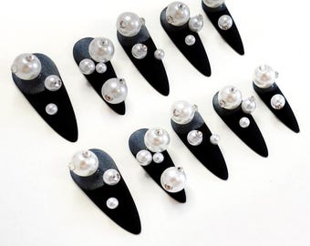 Dark Witchy Press on Nails – Unghie finte nere opache con perle 3D e French Tips, unghie finte di lusso fatte a mano artigianale x Halloween