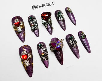 Uñas Postizas Estilete Góticas Púrpuras – Hechas a Mano con Encantos de Metal Punk Oscuro