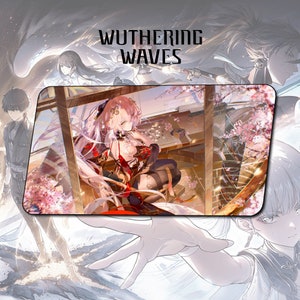 Puede incluir: Una ilustración digital de una mujer con cabello largo de color rosa que lleva un atuendo rojo y negro. Está sentada en una mesa con una taza de té y un libro. El fondo es un cielo azul claro con nubes blancas. El texto "WUTHERING WAVES" está en la parte superior de la imagen.