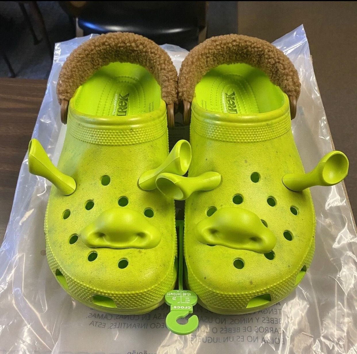 Crocs SHREK CLASSIC CLOG UNISEX - Mules - lime punch/light green