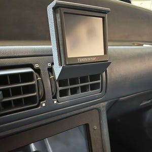 In-vent mount for Holley EFI 3.5 handheld screen in 88- 93 Ford Mustang. Terminator, Dominator and Sniper