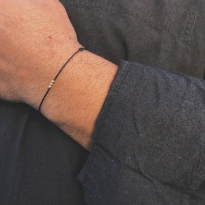 Men&#39;s 14k Gold Bead Kabbalah Bracelet: Red String Protection Cord