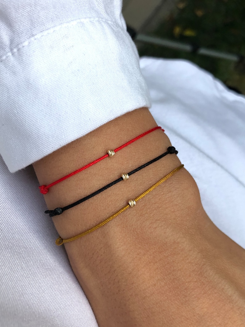 14k massief goud Rode koordarmband, Kabbalah Armband, Beschermingskoord, 14k Gouden minimalistische sieraden perfect cadeau voor haar afbeelding 6