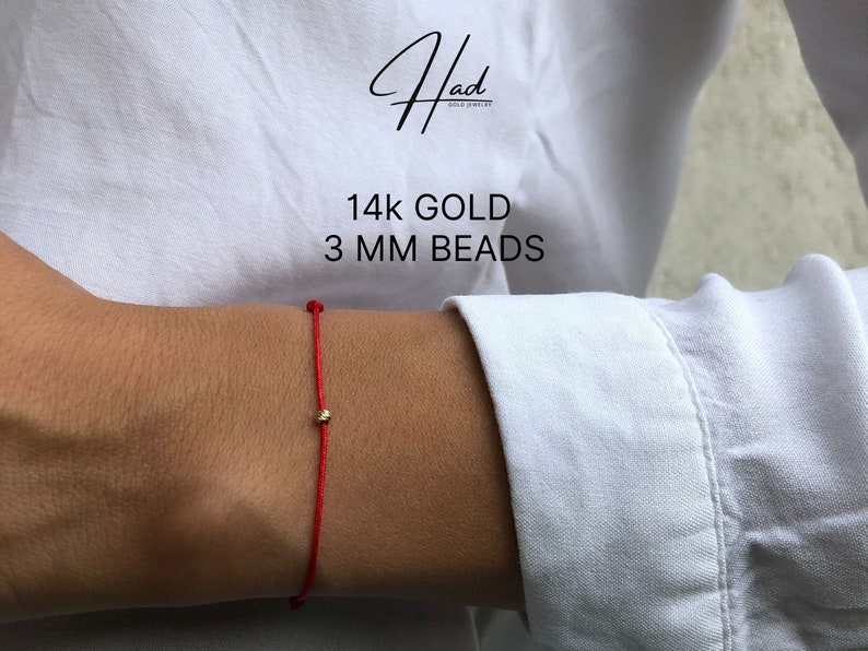 14k massief goud Rode koordarmband, Kabbalah Armband, Beschermingskoord, 14k Gouden minimalistische sieraden perfect cadeau voor haar afbeelding 2