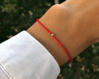 Bracelet ficelle rouge en or massif 14 carats, bracelet Kabbale, cordon de protection, bijoux minimalistes en or 14 carats, cadeau parfait pour elle