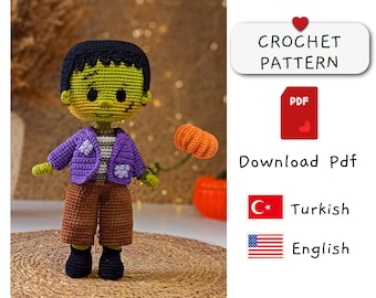 Könnte beinhalten: Häkelanleitung für eine grüne Frankenstein-Amigurumi-Puppe, die einen kleinen orangefarbenen Kürbis hält. Das Muster ist in Englisch und Türkisch verfügbar. Laden Sie das PDF-Muster herunter.
