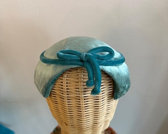 1950s 1960s Blue Velvet Cocktail Fascinator Hat