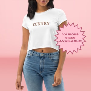 カントリー カントリー クロップ フロー パーソナライズ フォント T シャツ、クィア カウボーイ レズビアン LGBTQ シャツ、ビヨンセ ウエスタン ファニー グラフィック T シャツ、母の日ギフト