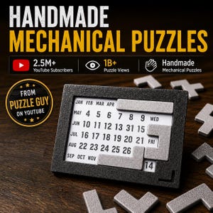 Könnte beinhalten: Ein mechanisches Kalender-Puzzle mit einem schwarzen, texturierten Rahmen und einem weißen Gitter mit schwarz gedruckten Monaten und Zahlen. Silberfarbene Schiebeblöcke verdecken bestimmte Daten. Der Text umfasst HANDMADE MECHANICAL PUZZLES, 2.5M+ YouTube Subscribers, 1B+ Puzzle Views und FROM PUZZLE GUY ON YOUTUBE.
