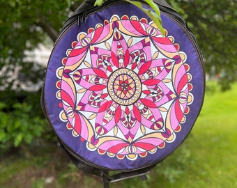 Bolsa com padrão de mandala para tambor Shaman, com mochila e zíper traseiro prático, projetada para transportar seu tambor.