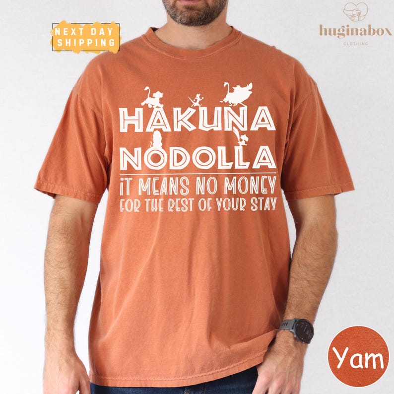 a man wearing a t - shirt that says hakuna noodlela it