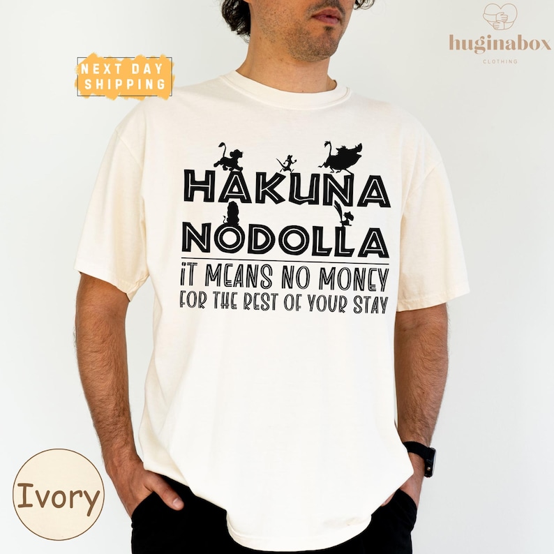 a man wearing a t - shirt that says hakuna noodlela it