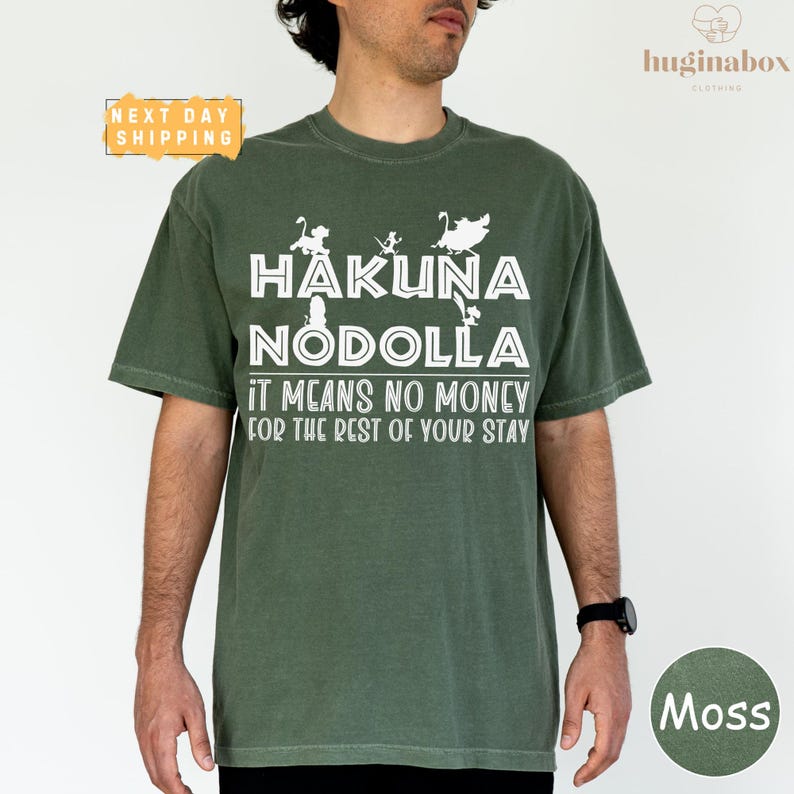 a man wearing a t - shirt that says hakuna noodlela