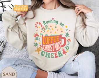 Sweat-shirt Running on Coffee, Sweat-shirt de Noël mignon, cadeau pour amateur de café, chemise de Noël, sweat à capuche café de Noël
