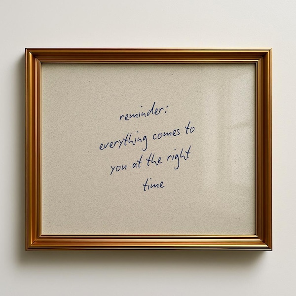 Todo llega en el momento justo (Impresión) – Arte de pared minimalista con cita manuscrita, descarga digital, póster estético motivacional