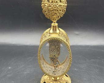 Vintage Stylebuilt goud filigraan ormolu cherubijn parfumflesje afgeschuinde glazen bloemen sierlijke Hollywood Regency