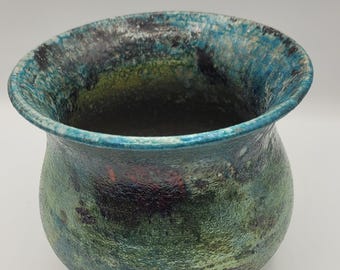 Raku Art aardewerk vaas plantenbak iriserend glazuur blauw groen ruwe textuur