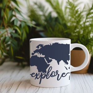 Caneca Mapa do Mundo Caneca de Café Avião Presente para Explorador Xícara de Café com Mapa do Mundo A Aventura Aguarda Presente para Comissário de Bordo Viajante