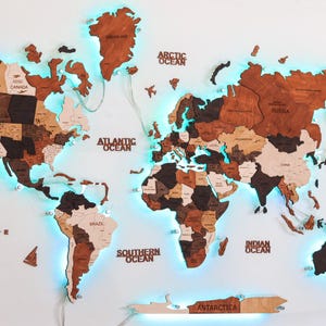 Carte du monde en bois avec rétroéclairage LED, art mural LED, carte de nos voyages, décoration d'intérieur, cadeau de pendaison de crémaillère, carte de voyage en famille avec épingle