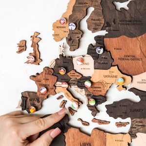 Hölzerne Weltkarte, 3D Reisekarte, Wohndekor, Weltkarte Wandkunst, Geschenk für Freundin, Housewarming Geschenk, Wohnzimmer Dekor