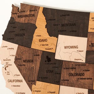 Hölzerne USA-Reisekarte Neue Wohnung Dekor, Push Pin uns Karte Reisegeschenk, Holzkarte über Bett Dekor, Housewarming Geschenk Holz US Karte Wanddekor