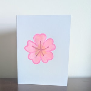 Cartão de flor rosa em aquarela