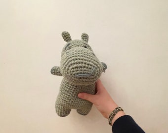 Hipopótamo de ganchillo verde menta
