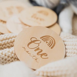 14 discos de madera hechos a mano con hitos, accesorios para fotografía de bebés, tarjetas de hitos mensuales para bebés, letreros de madera para baby shower, juegos de regalo para recién nacidos