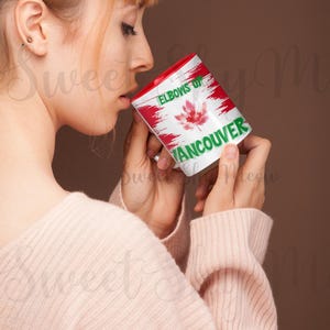 Kubek Kanada Vancouver Gift – Kubek do kawy Elbows Up Maple Leaf – Kanadyjska pamiątka, Projekt czerwonej flagi, Kubek Canada Pride, Pamiątka podróży BC