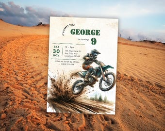 Pode incluir: Um convite para uma festa de aniversário para um menino chamado George que está completando 9 anos. O convite apresenta um piloto de motocross saltando sobre uma pista de terra. O texto no convite diz "It's Party Time" e "George está completando 9 anos". A data da festa é sábado, 30 de novembro, das 12h às 17h. O local é 125 Anywhere St, Any City, Any Location, 12545. As informações de RSVP são para Sarah até 18 de novembro, 0414 125 456.