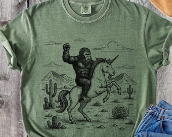 Drôle Bigfoot équitation licorne vintage confort couleurs chemise, t-shirt drôle, t-shirt graphique Sasquatch pour les fans de Cryptid, cadeau pour les amoureux de la licorne Bigfoot