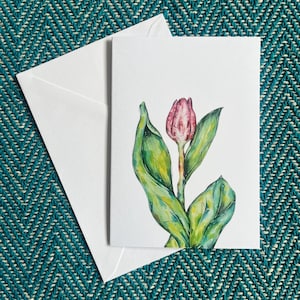 Cartão de felicitações de tulipa colorida – Ilustração floral em branco, arte botânica elegante, papelaria natural feita à mão, perfeito para aniversários e ela