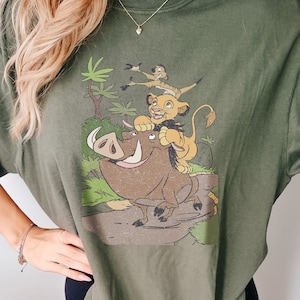 Retro Lion King Shirt, Hakuna Matata Shirts, 90s Lion King T-Shirt, Animal Kingdom T-Shirts, Timon and Pumba Tee, Vintage Disney Gift Tees