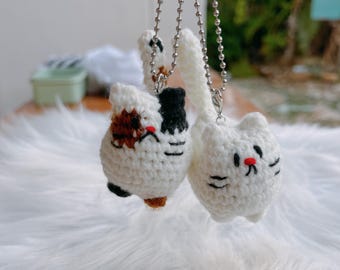 Uroczy brelok z kotem szydełkowym, ręcznie robiony pluszowy kotek amigurumi, prezent dla miłośników kotów