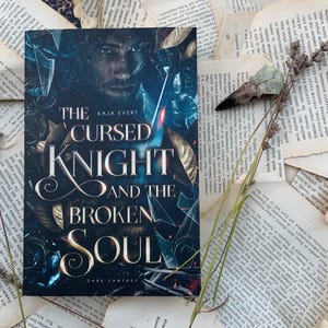 The Cursed Knight and the Broken Soul – Dark Fantasy – Roman – signiert – mit Charakterkarte