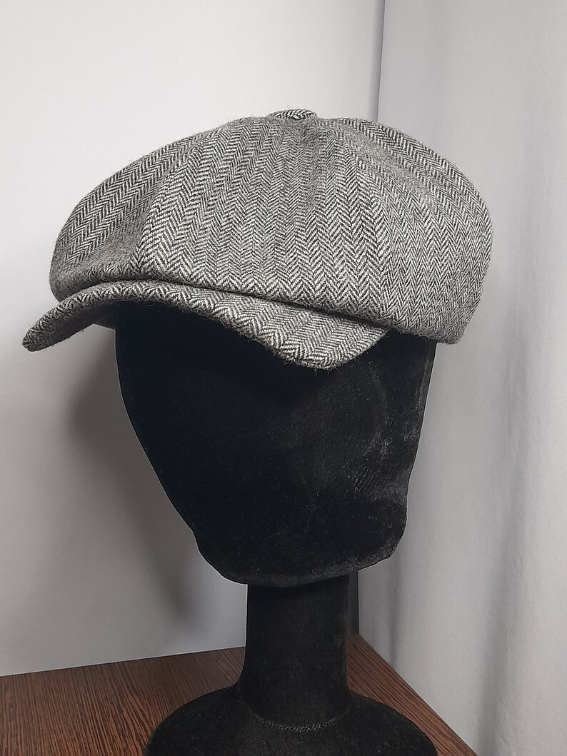 2025 New Classic Hat for Men Caps Vintage Retro Tweed Peaky Blinders Beret Hat Flat Peaked Cap Street Hats for Women Men main image 0