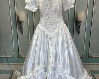 1980’s Vintage White Wedding Gown