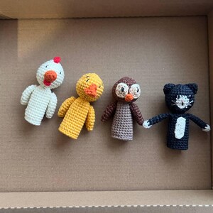 Bambole Little Bears Friend – Set di marionette da dito – Personaggi di storie all'uncinetto fatti a mano, personaggi di libri di fiabe, giocattoli Waldorf, giocattoli Montessori immagine 4