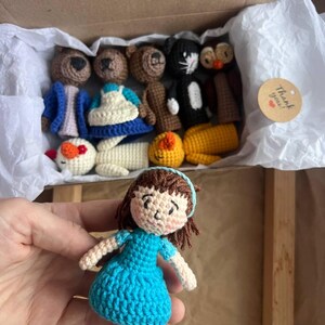 Bambole Little Bears Friend – Set di marionette da dito – Personaggi di storie all'uncinetto fatti a mano, personaggi di libri di fiabe, giocattoli Waldorf, giocattoli Montessori immagine 3