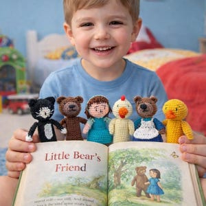 Bambole Little Bears Friend – Set di marionette da dito – Personaggi di storie all'uncinetto fatti a mano, personaggi di libri di fiabe, giocattoli Waldorf, giocattoli Montessori immagine 1
