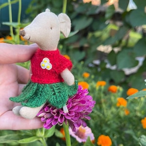 Maileg Mouse Dress – Handmade Red Knit Top & Leafy Green Skirt | Forest-Inspired Outfit for Little Sister, Big Sister, Mom Mouse