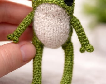 Knitted Frog Amigurumi Toy – Cute Handmade Frog Plushie – Crochet Animal Gift for Frog Lovers